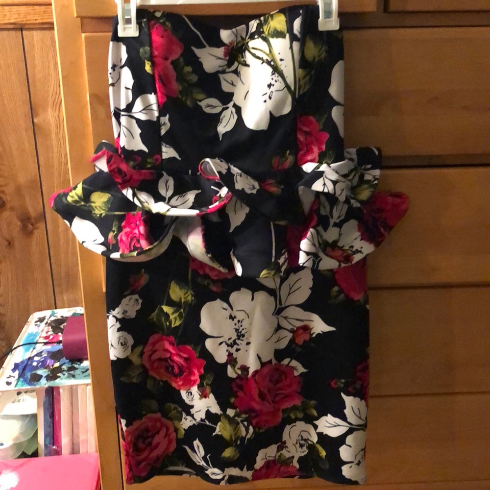 Strapless Floral peplum dress.  Fits more like a large